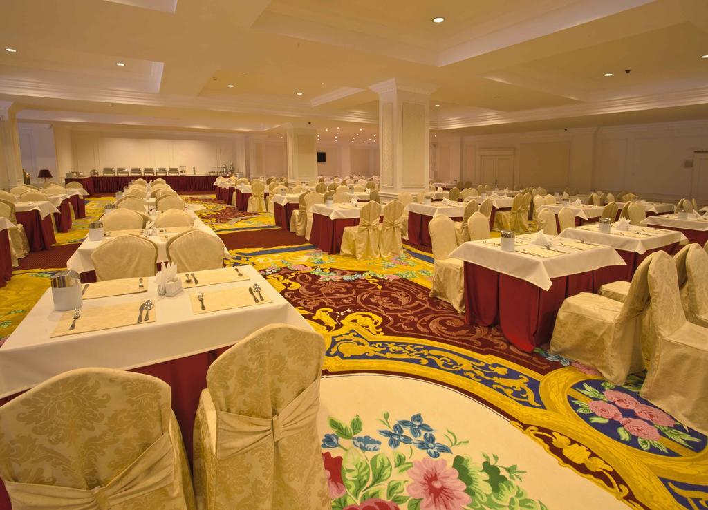 Royal Congress Hotel Kiew Exterior foto